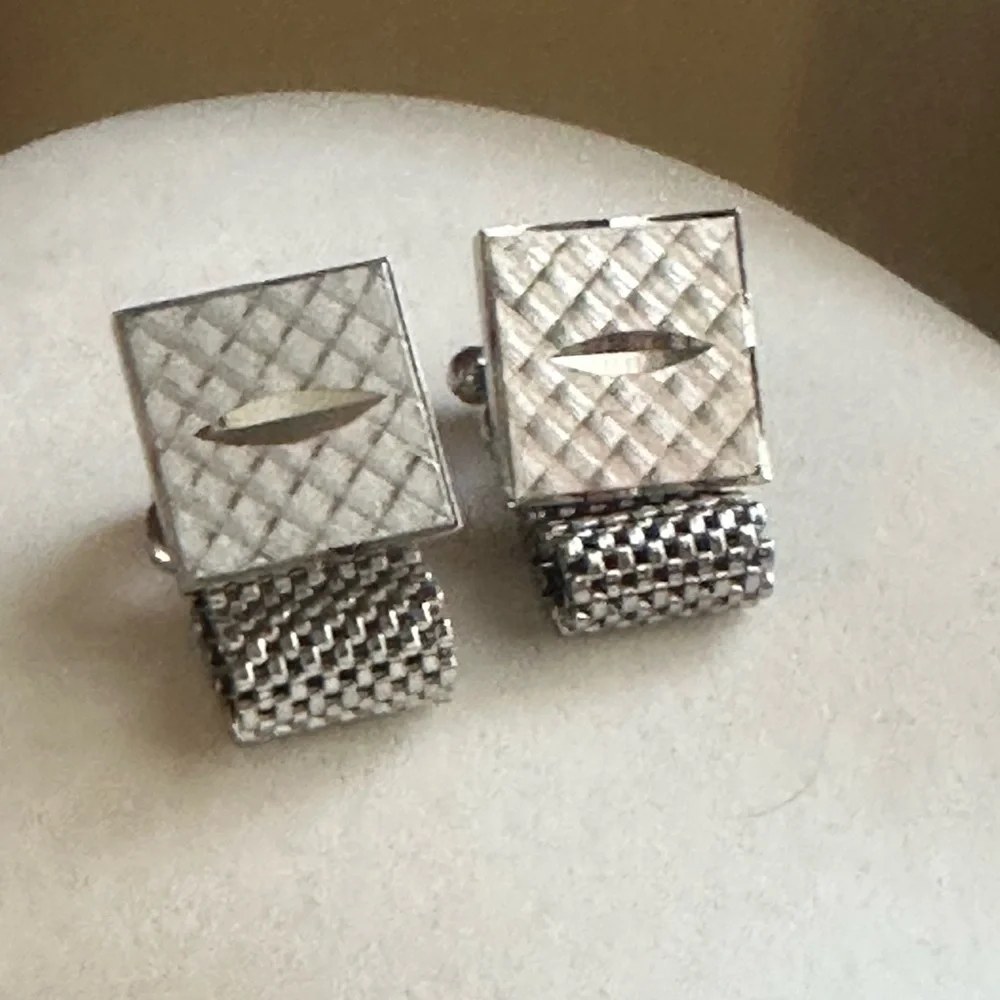 Vintage Non-Magnetic Silver Tone Wrap Around Mesh Cufflinks - MCM